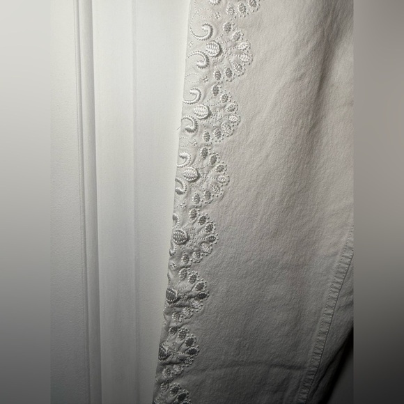 Cambio White Jeans Side Floral Embroidery Straight High Rise Size 6 Feminine - Picture 2 of 8